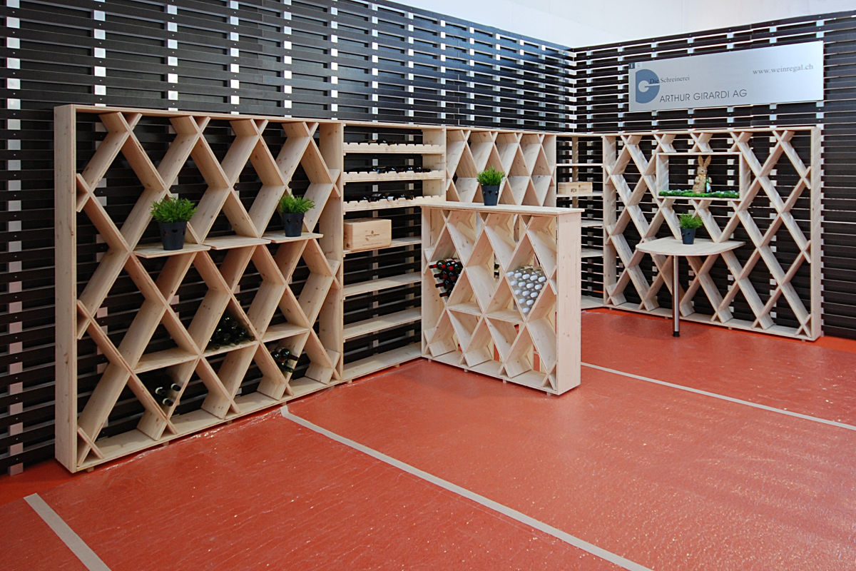 
                    Das Weinregal kann auch gut als Messestand eingesetzt werden wie 
                    hier an der Expovina Primavera 2011